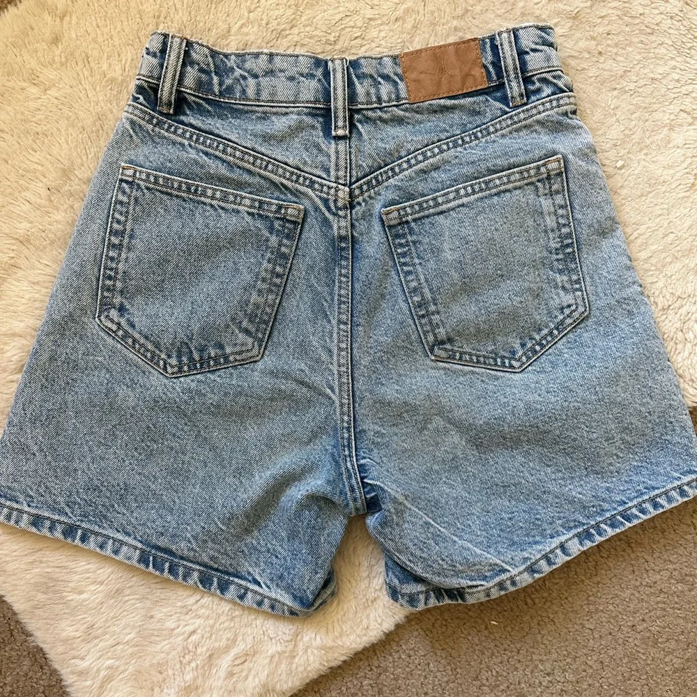 Zara high waist Denim Shorts - Picture 6 of 9